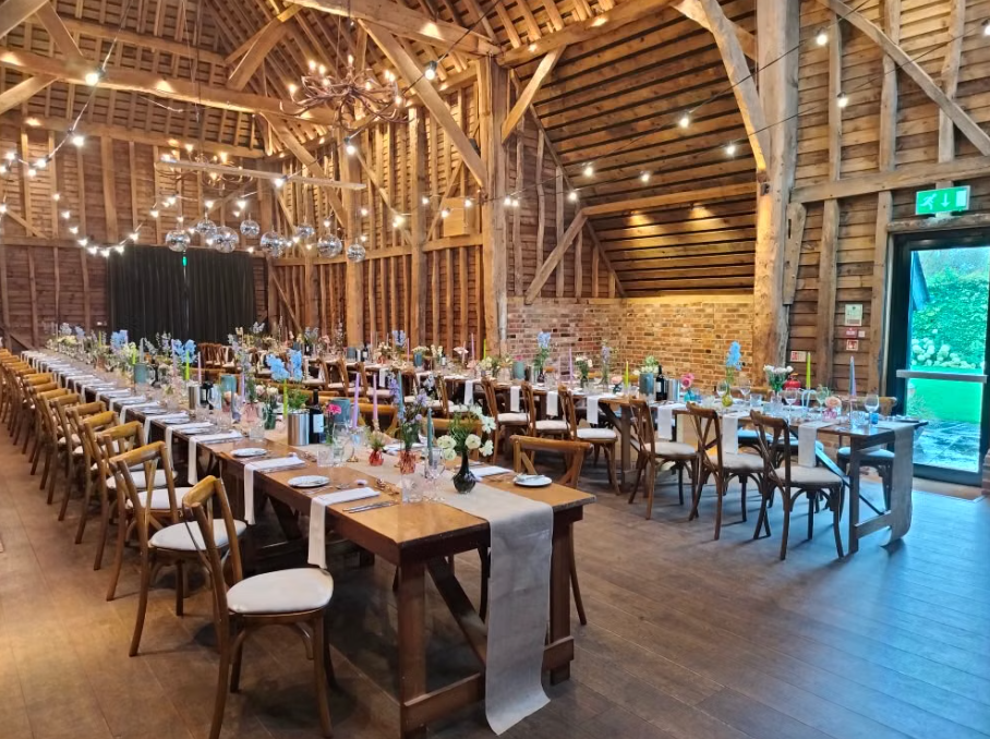 Rustic Barn-Style Long-Table Banquet Setup Kit